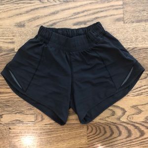 Lululemon Hotty Hot Hi-Rise 4” Shorts. Size 0
